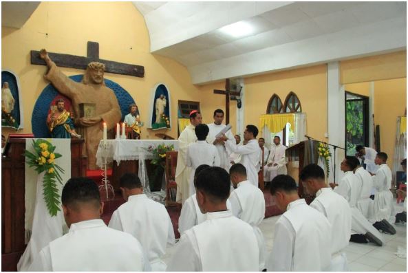 ESTUDANTE SEMINARISTA NAIN 30 SIMU MINISTÉRIO LEITORADO NO ACOLITADO