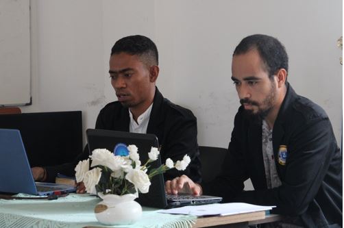 ESTUDANTE FACULDADE TEOLOGIA FINALIZA EXAME PROJETO