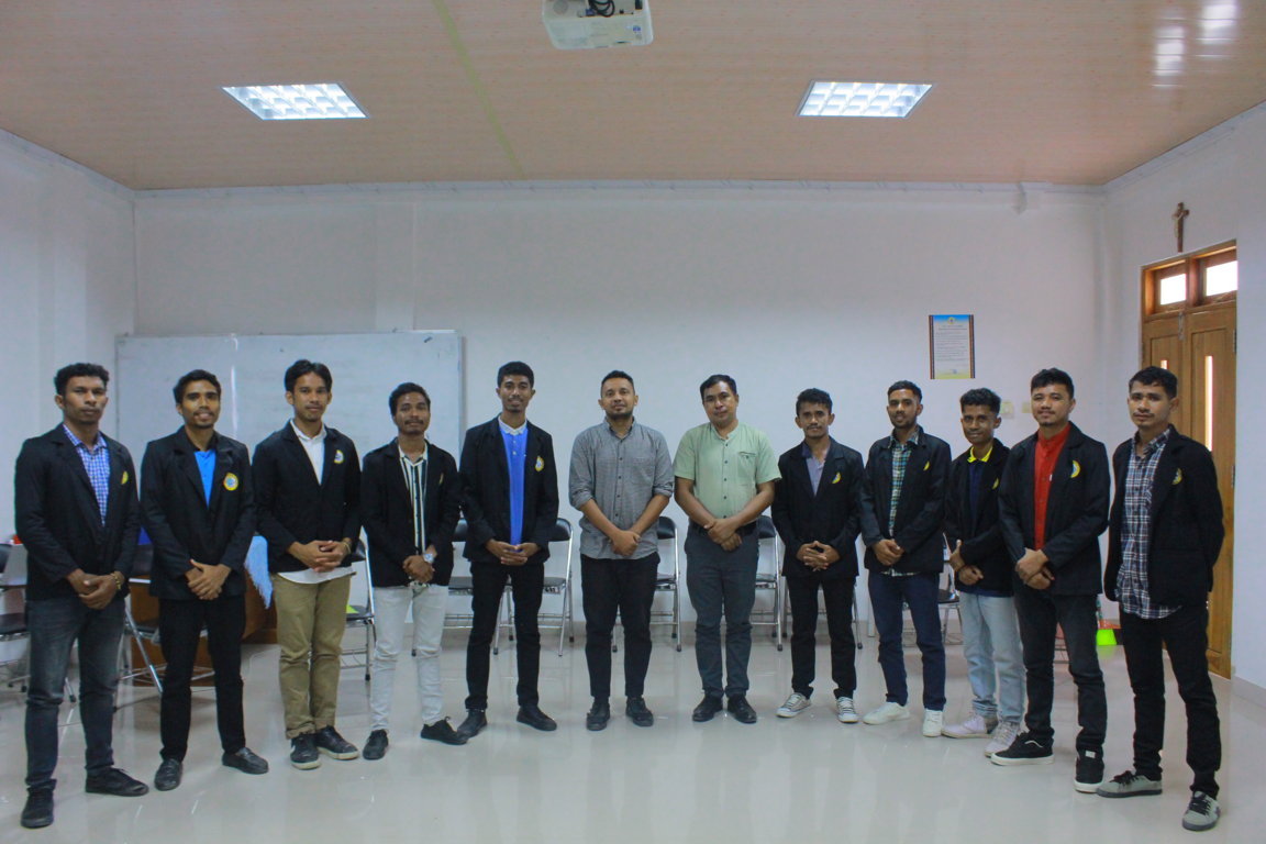 ESTUDANTES DO 4º ANO COMEÇAM A APRESENTAR O RELATÓRIO DO ESTÁGIO