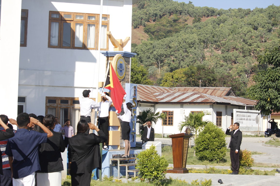 ISFIT REALIZA CERIMÓNIA DE IÇAR DA BANDEIRA NACIONAL